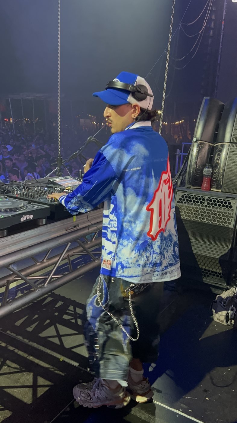 Adrian Mills — Fabrik / El Row — live, styling by Veneno Studio, image 10 of 12