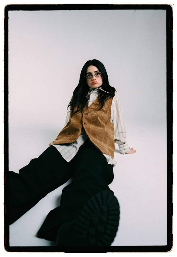 Candela Gómez — Morderte — covers and visualizer, styling by Veneno Studio, image 11 of 16
