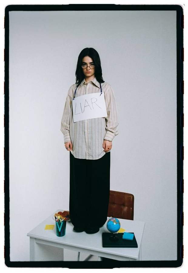 Candela Gómez — Morderte — covers and visualizer, styling by Veneno Studio, image 15 of 16