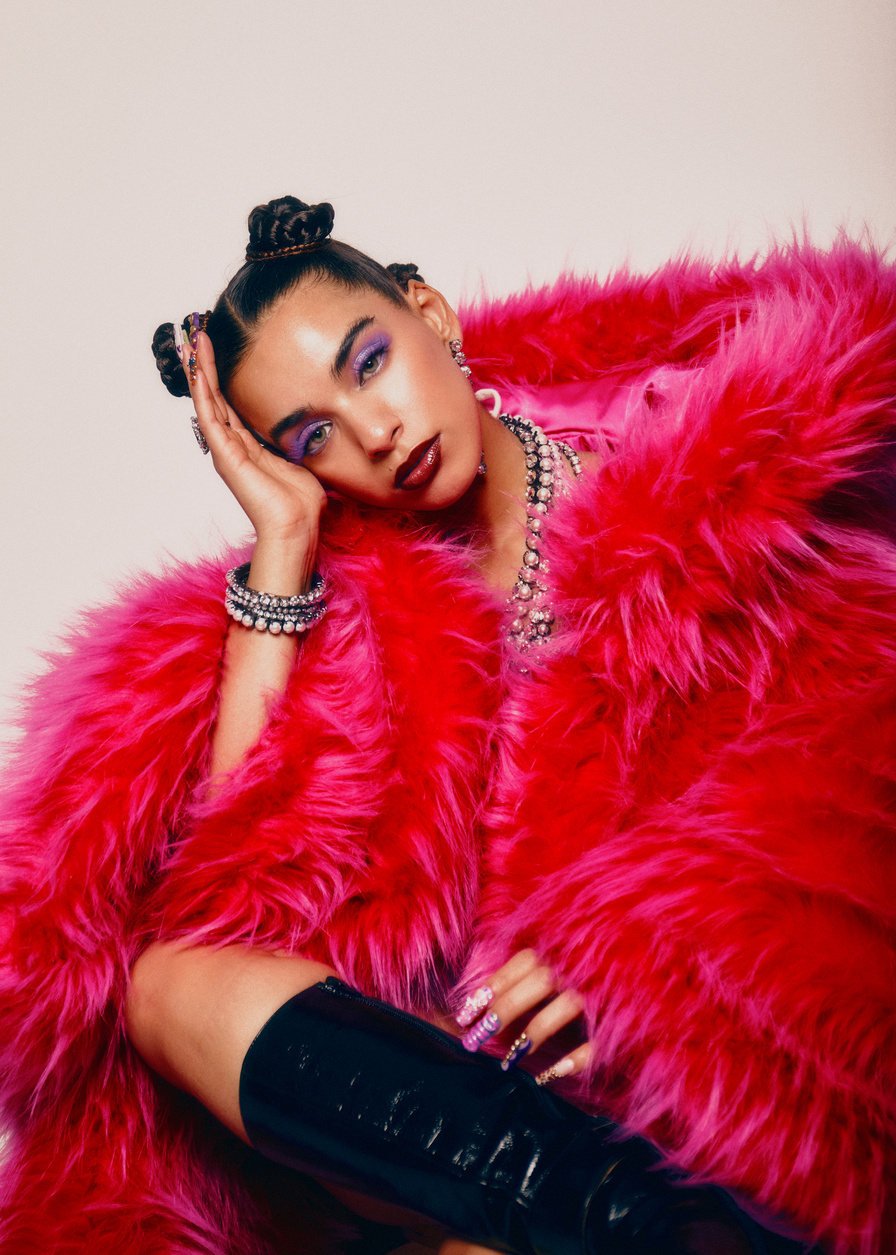 Caro Caxi — Neo2 Magazine, styling by Veneno Studio, image 8 of 12