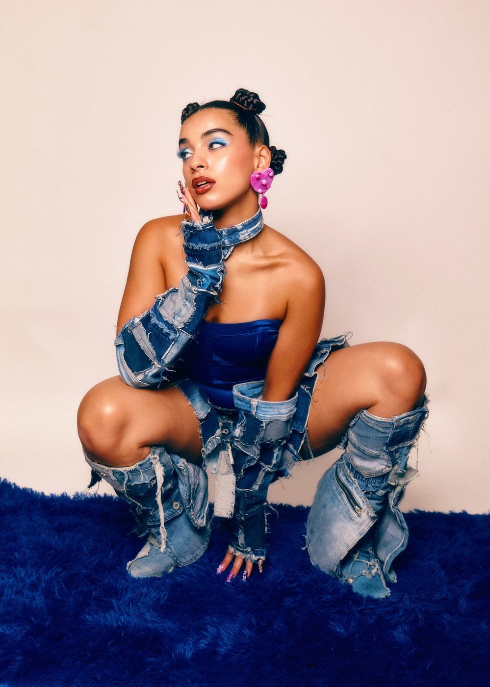Caro Caxi — Neo2 Magazine, styling by Veneno Studio, image 9 of 12