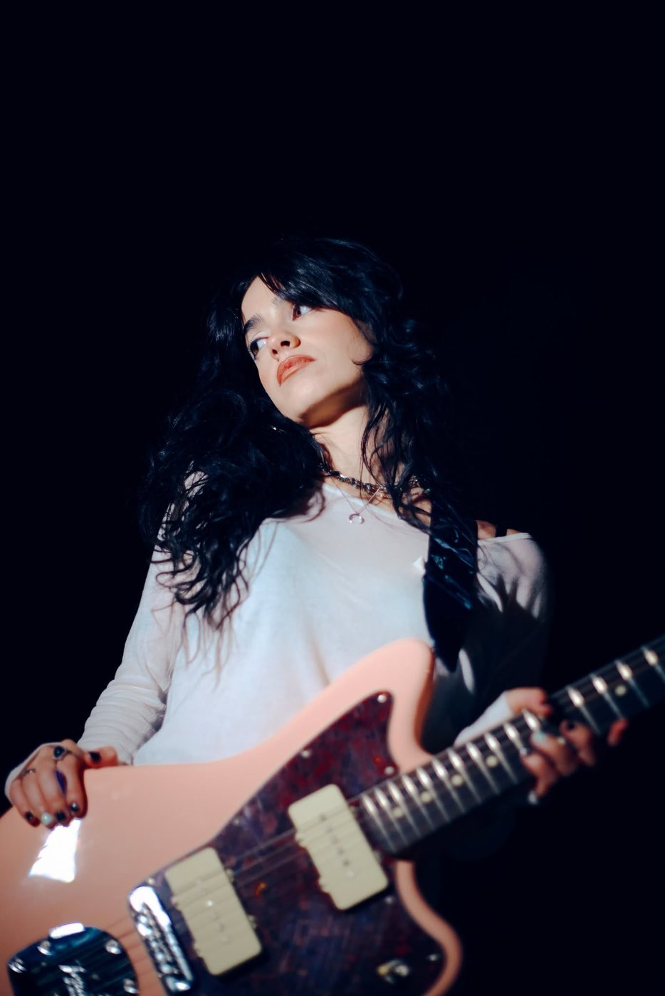 Candela Gómez — Sueño lúcido — music video, styling by Veneno Studio, image 3 of 6
