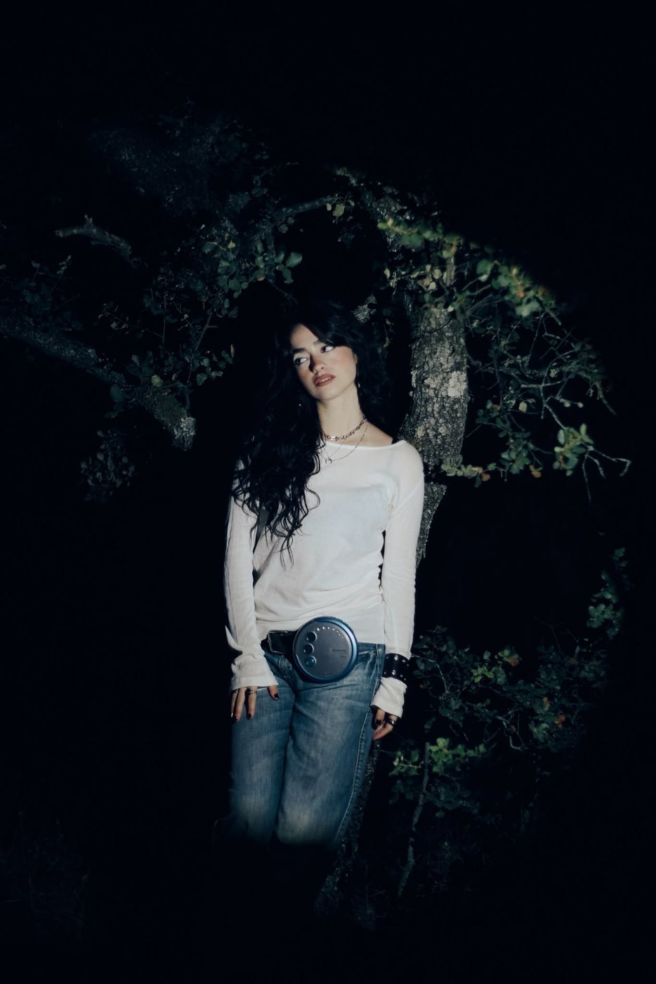 Candela Gómez — Sueño lúcido — music video, styling by Veneno Studio, image 5 of 6