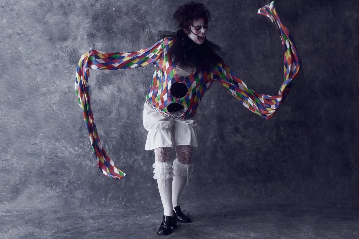 TERE! — No More Manners, styling by Veneno Studio, image 6 of 8