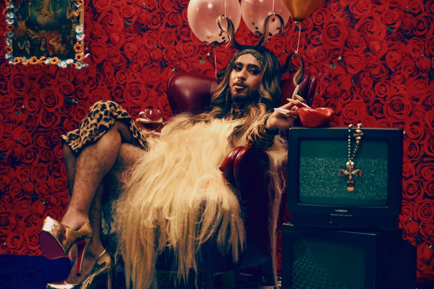 Rutina desquiciada — Fashion film, styling by Veneno Studio, image 10 of 15